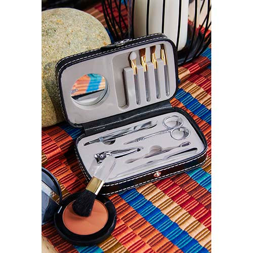 YOUNG MANICURE AND BRUSH SET